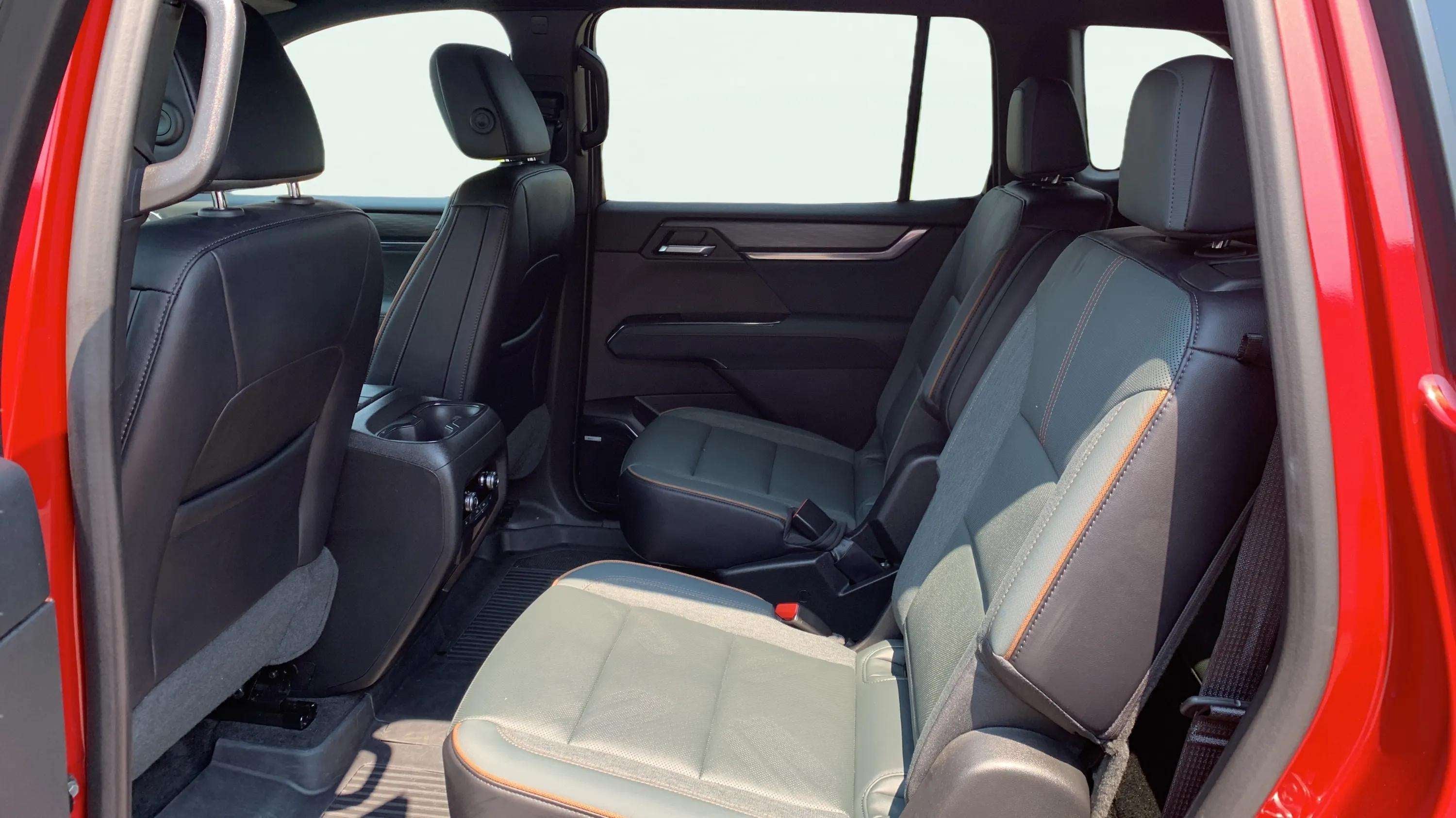 2025 GMC Acadia AT4