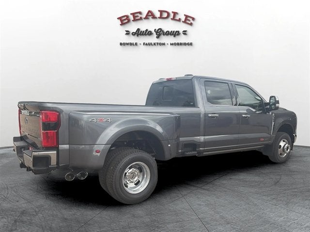 2026 Ford Super Duty F-350 DRW LARIAT