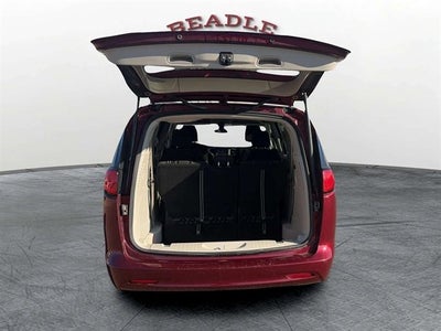 2022 Chrysler Voyager LX