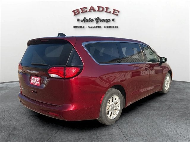 2022 Chrysler Voyager LX